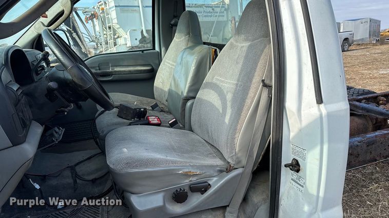 image for item FG1590 2006 Ford F550 truck cab and chassis