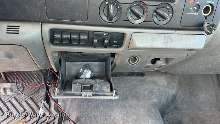 image for item FG1590 2006 Ford F550 truck cab and chassis