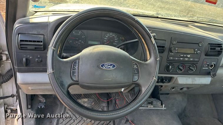 image for item FG1590 2006 Ford F550 truck cab and chassis