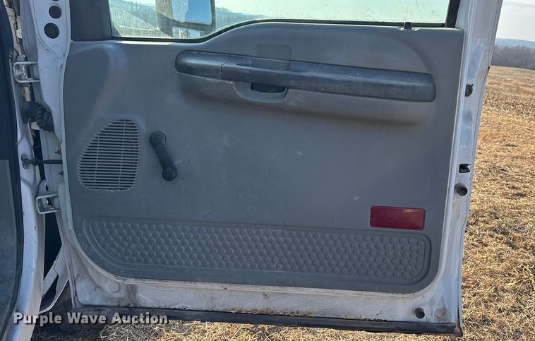 image for item FG1590 2006 Ford F550 truck cab and chassis