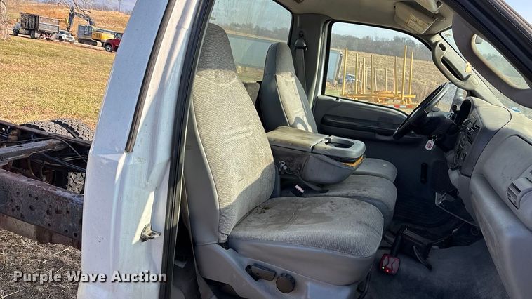 image for item FG1590 2006 Ford F550 truck cab and chassis