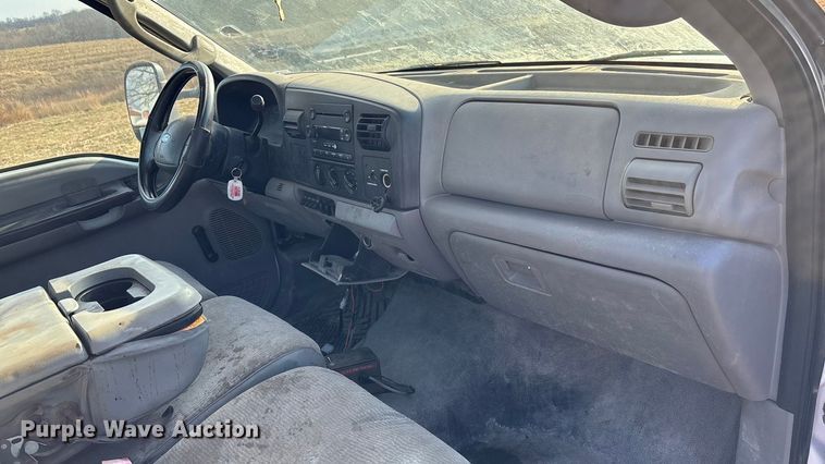 image for item FG1590 2006 Ford F550 truck cab and chassis