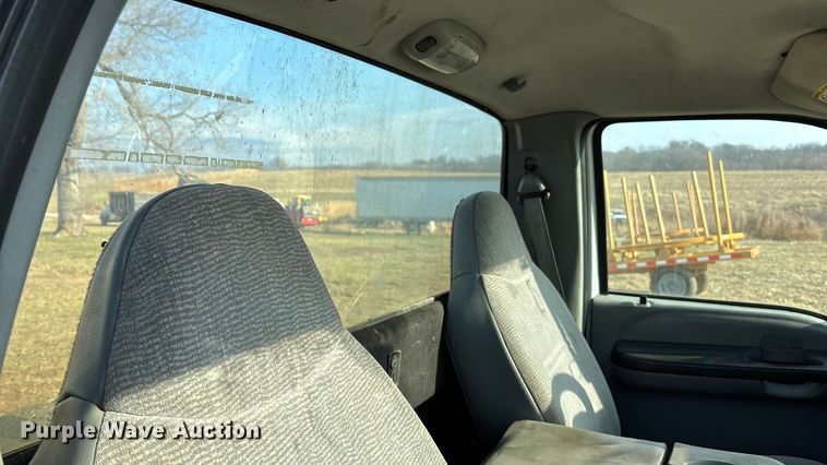 image for item FG1590 2006 Ford F550 truck cab and chassis