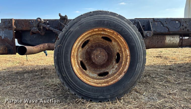 image for item FG1590 2006 Ford F550 truck cab and chassis