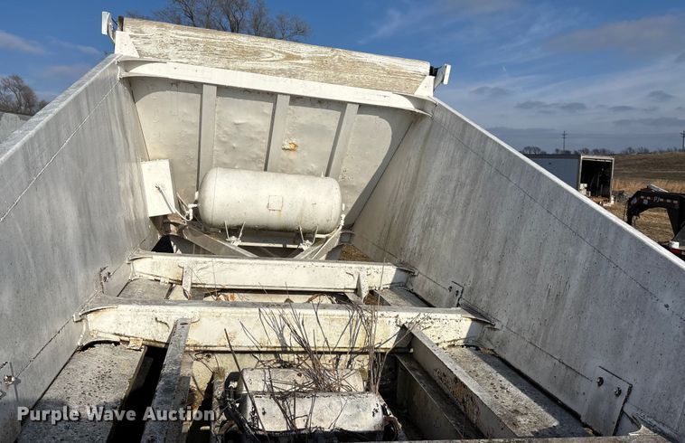 image for item FG1594 1995 Ranch bottom dump trailer