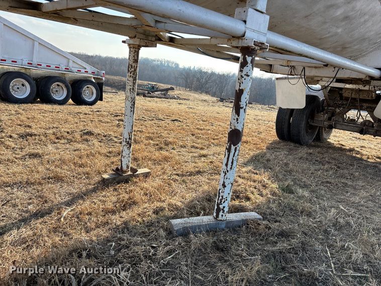 image for item FG1595 1990 Fruehauf DRXX – M2–30 end dump trailer