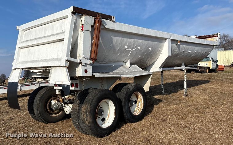 image for item FG1595 1990 Fruehauf DRXX – M2–30 end dump trailer