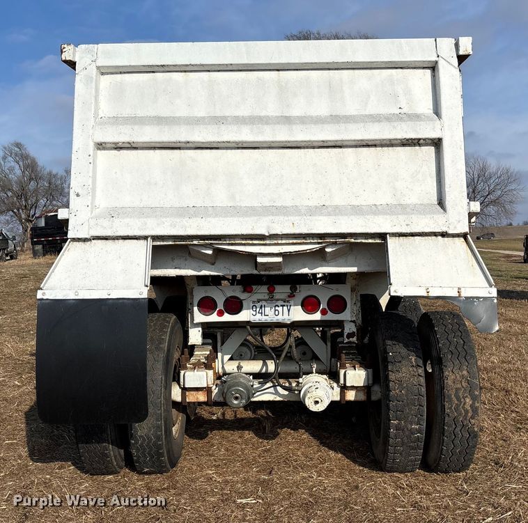 image for item FG1595 1990 Fruehauf DRXX – M2–30 end dump trailer