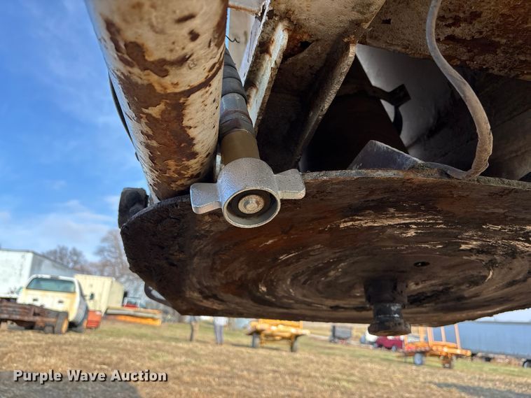 image for item FG1595 1990 Fruehauf DRXX – M2–30 end dump trailer