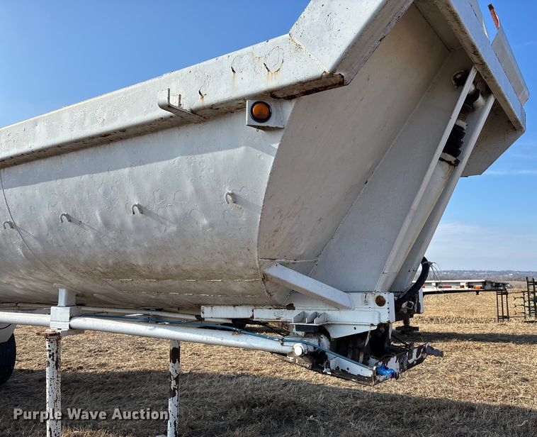 image for item FG1595 1990 Fruehauf DRXX – M2–30 end dump trailer
