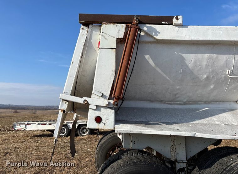 image for item FG1595 1990 Fruehauf DRXX – M2–30 end dump trailer