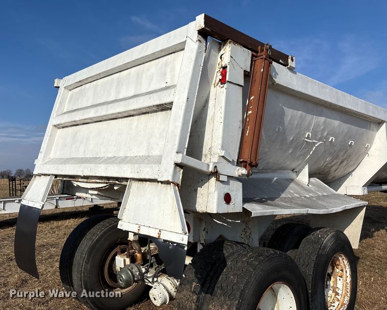 image for item FG1595 1990 Fruehauf DRXX – M2–30 end dump trailer