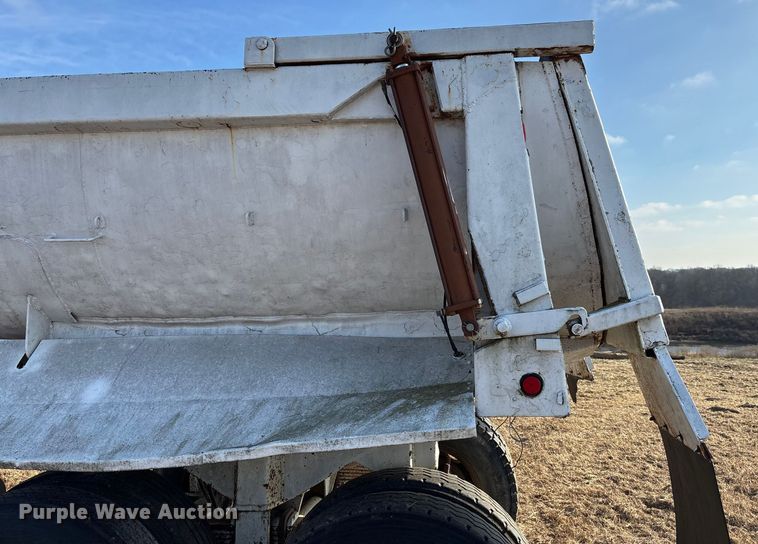 image for item FG1595 1990 Fruehauf DRXX – M2–30 end dump trailer