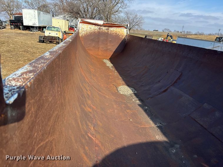 image for item FG1595 1990 Fruehauf DRXX – M2–30 end dump trailer