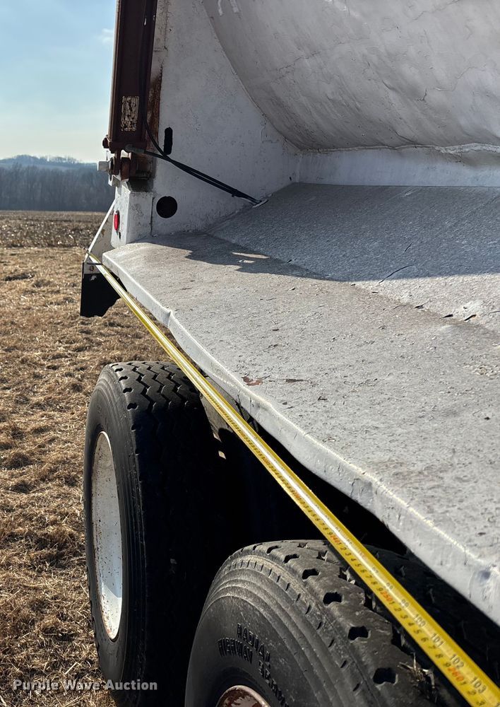 image for item FG1595 1990 Fruehauf DRXX – M2–30 end dump trailer