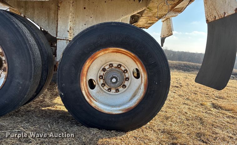 image for item FG1595 1990 Fruehauf DRXX – M2–30 end dump trailer