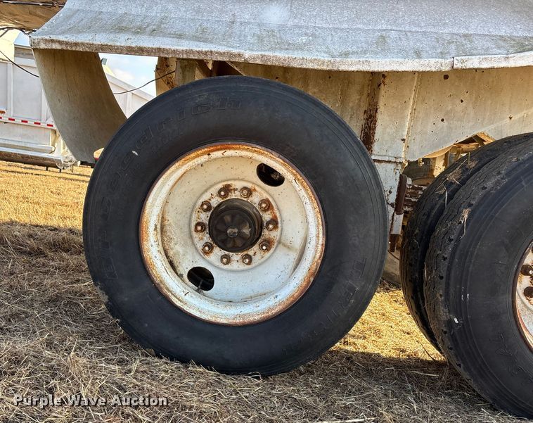 image for item FG1595 1990 Fruehauf DRXX – M2–30 end dump trailer