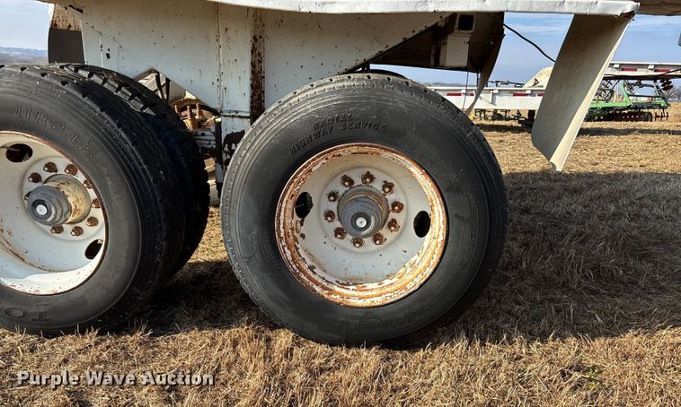 image for item FG1595 1990 Fruehauf DRXX – M2–30 end dump trailer