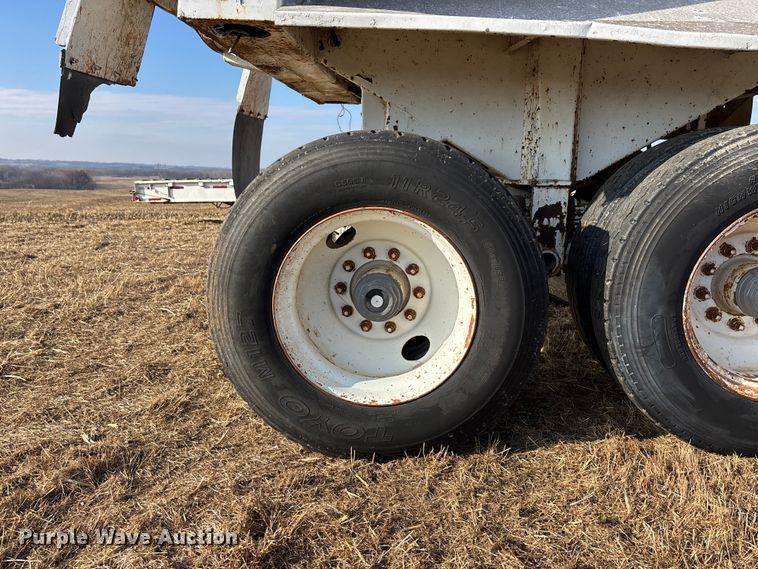 image for item FG1595 1990 Fruehauf DRXX – M2–30 end dump trailer