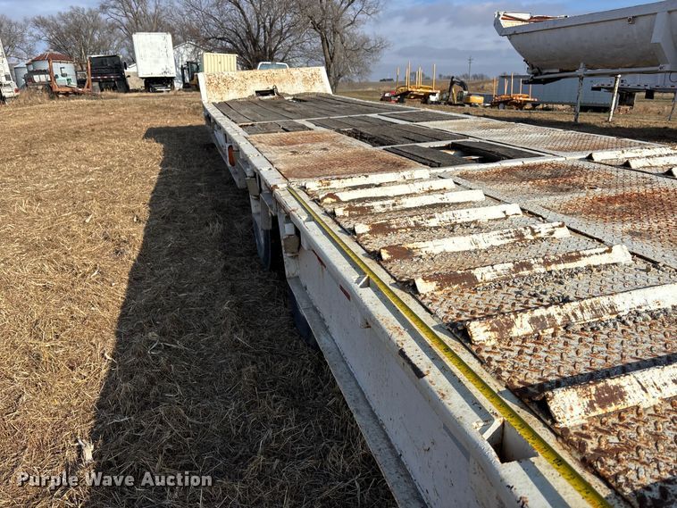 image for item FG1596 1980 Util drop deck equipment trailer