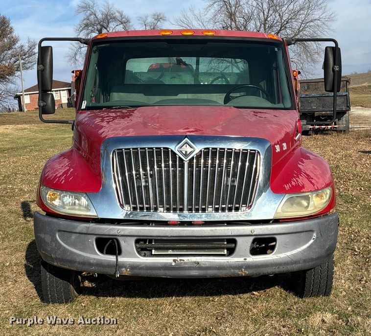 image for item FG1597 2007 International 4200 VT 365 utility / service truck