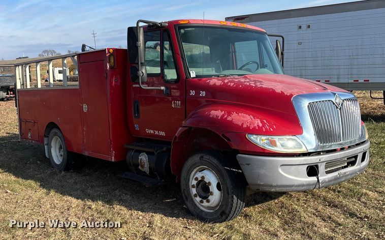 image for item FG1597 2007 International 4200 VT 365 utility / service truck