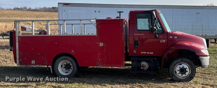 image for item FG1597 2007 International 4200 VT 365 utility / service truck
