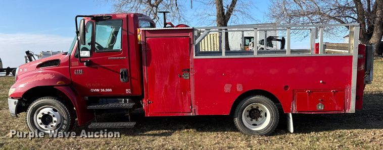 image for item FG1597 2007 International 4200 VT 365 utility / service truck