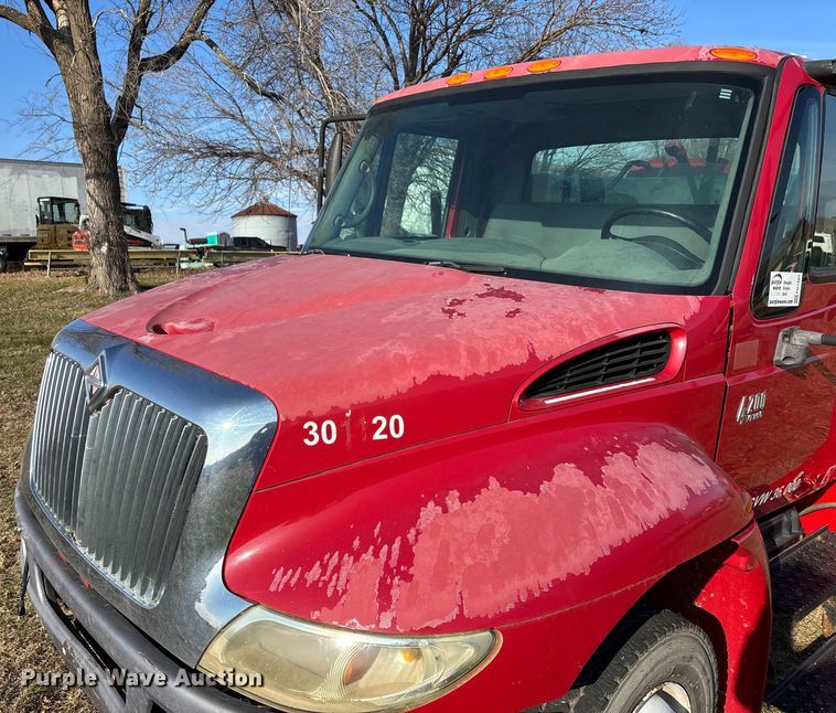 image for item FG1597 2007 International 4200 VT 365 utility / service truck