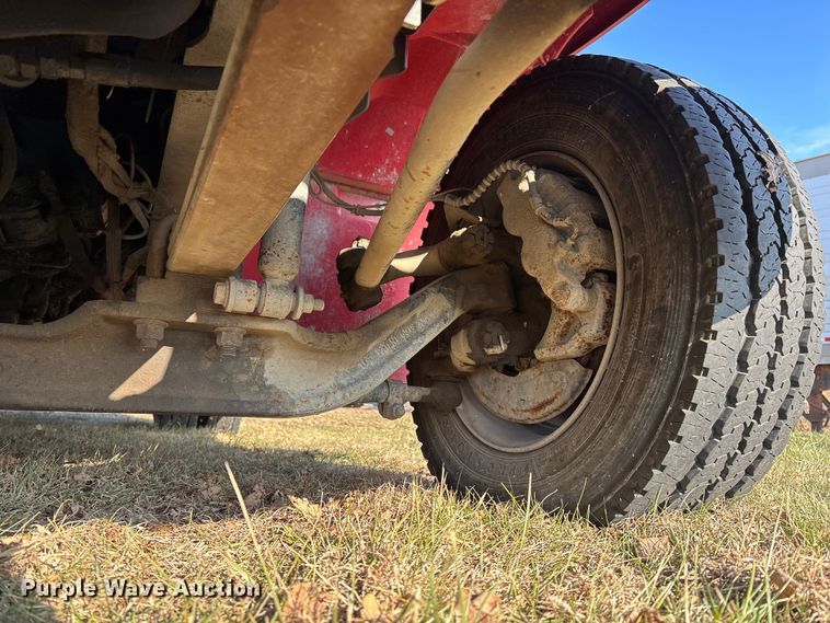 image for item FG1597 2007 International 4200 VT 365 utility / service truck