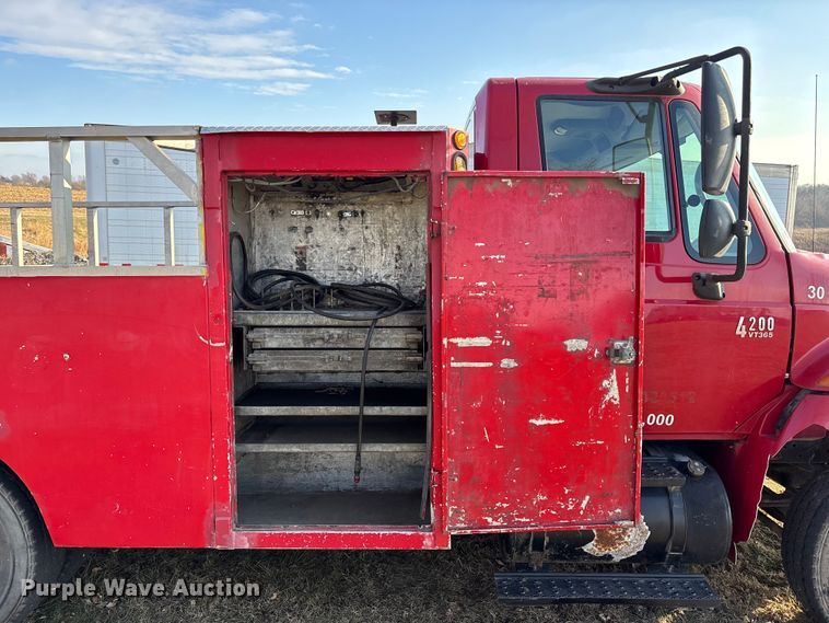 image for item FG1597 2007 International 4200 VT 365 utility / service truck