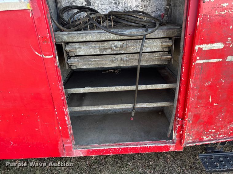 image for item FG1597 2007 International 4200 VT 365 utility / service truck