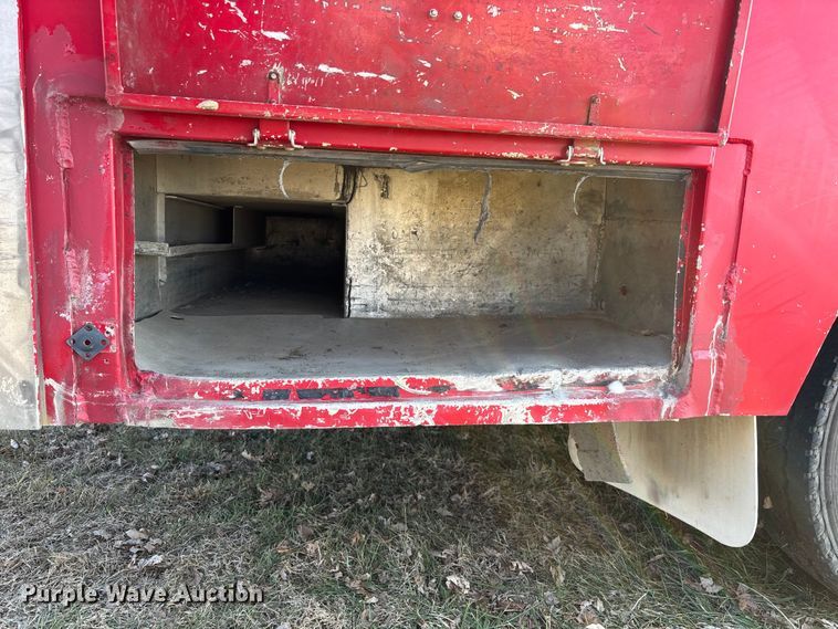 image for item FG1597 2007 International 4200 VT 365 utility / service truck