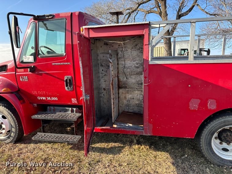 image for item FG1597 2007 International 4200 VT 365 utility / service truck