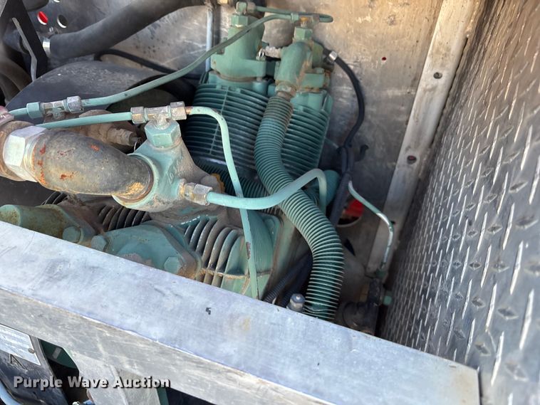 image for item FG1597 2007 International 4200 VT 365 utility / service truck