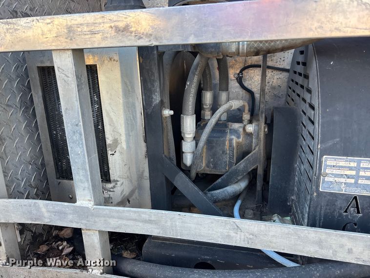 image for item FG1597 2007 International 4200 VT 365 utility / service truck