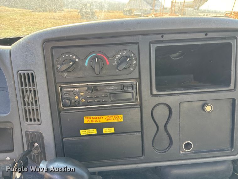 image for item FG1597 2007 International 4200 VT 365 utility / service truck