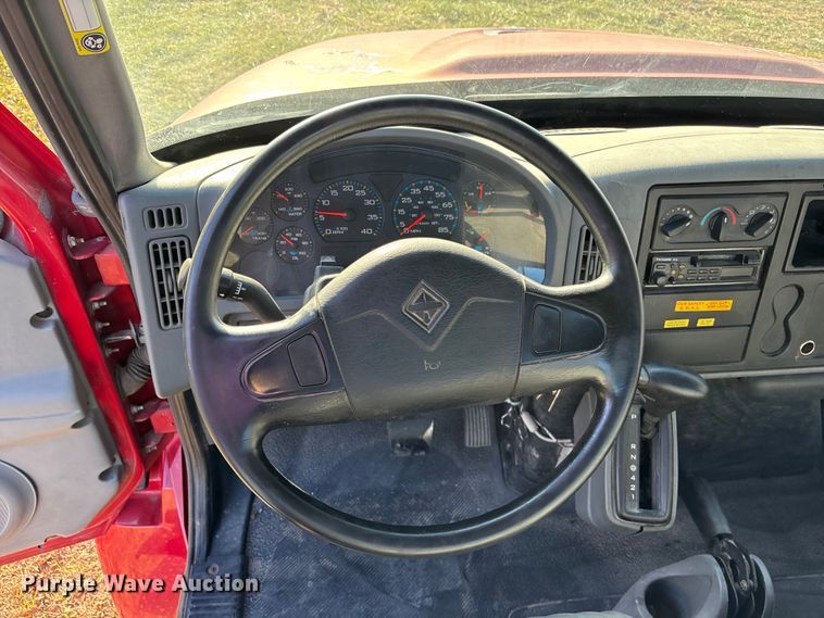 image for item FG1597 2007 International 4200 VT 365 utility / service truck