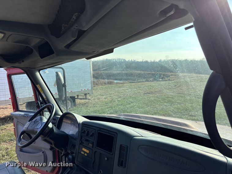 image for item FG1597 2007 International 4200 VT 365 utility / service truck