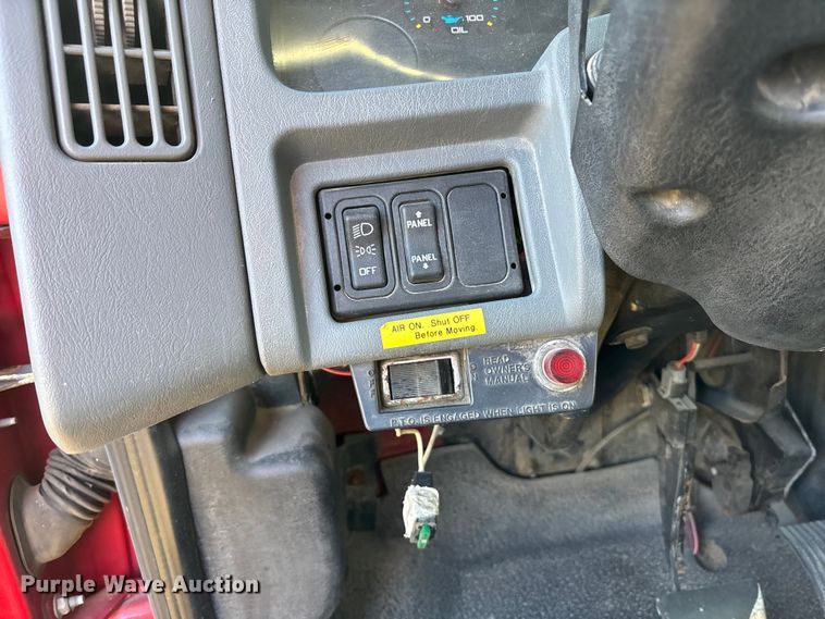 image for item FG1597 2007 International 4200 VT 365 utility / service truck