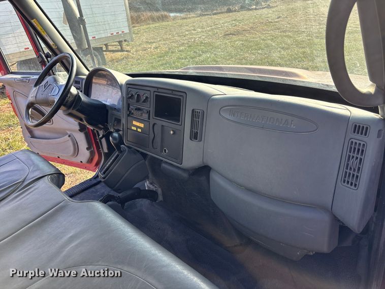 image for item FG1597 2007 International 4200 VT 365 utility / service truck