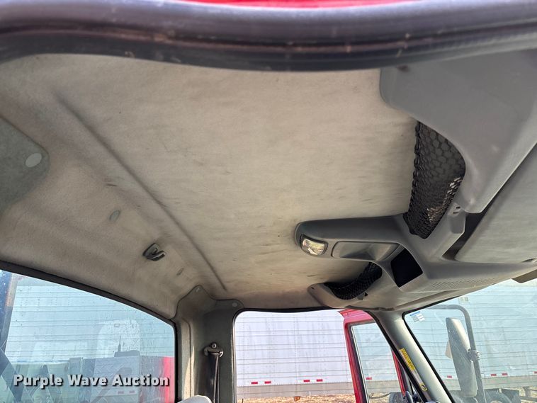 image for item FG1597 2007 International 4200 VT 365 utility / service truck