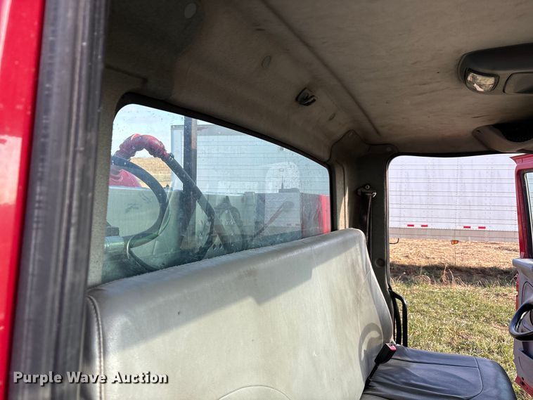 image for item FG1597 2007 International 4200 VT 365 utility / service truck