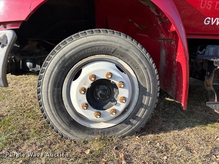 image for item FG1597 2007 International 4200 VT 365 utility / service truck