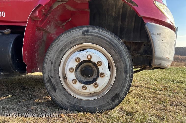 image for item FG1597 2007 International 4200 VT 365 utility / service truck