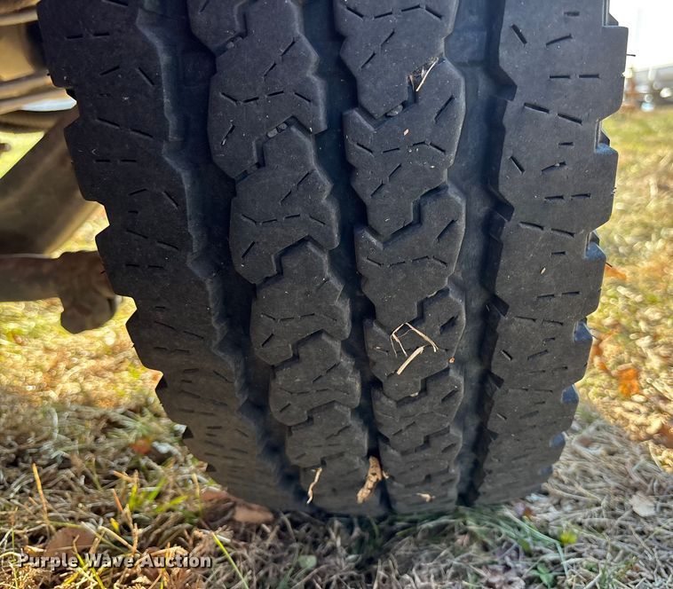 image for item FG1597 2007 International 4200 VT 365 utility / service truck