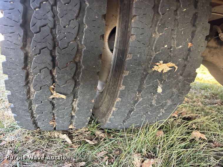 image for item FG1597 2007 International 4200 VT 365 utility / service truck