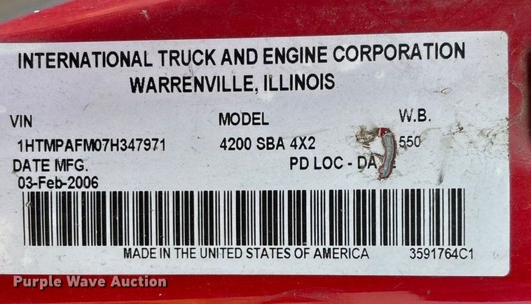 image for item FG1597 2007 International 4200 VT 365 utility / service truck