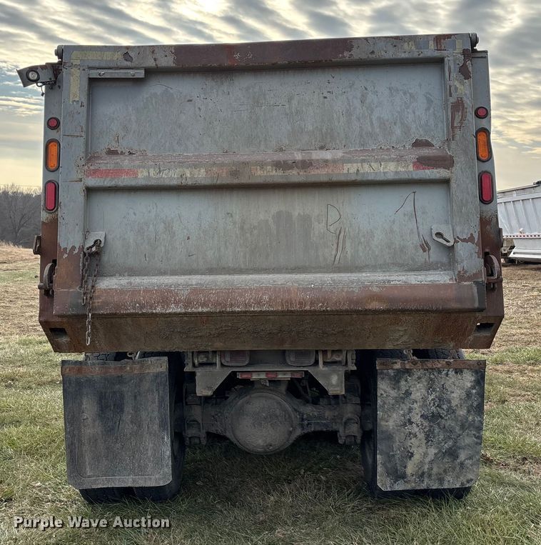 image for item FG1598 2000 Freightliner FL80 dump truck