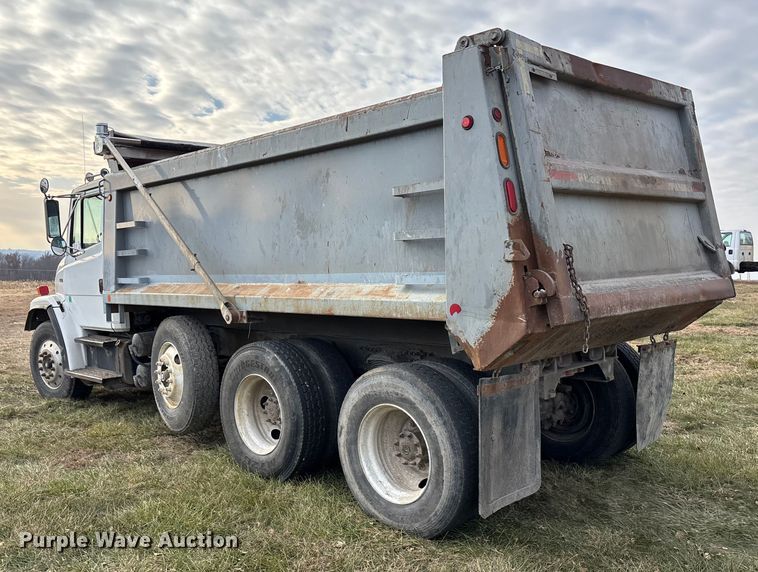 image for item FG1598 2000 Freightliner FL80 dump truck